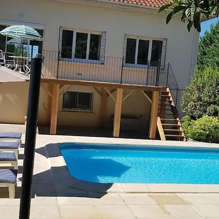 Superb Contemporary 3 Bed Villa *