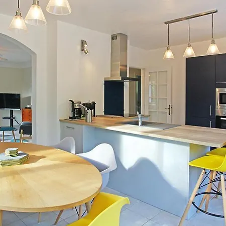 Superb Contemporary 3 Bed Villa *