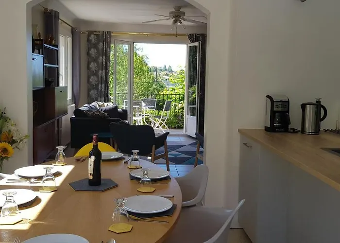 Superb Contemporary 3 Bed Villa *