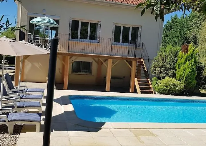 Superb Contemporary 3 Bed Villa *