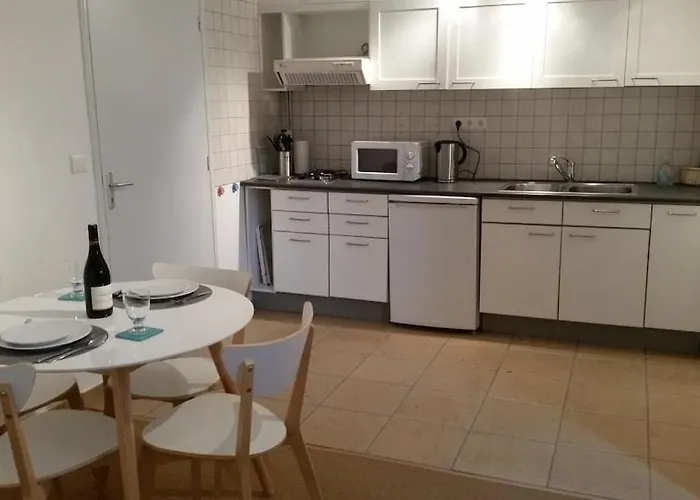 Superb Contemporary 3 Bed *