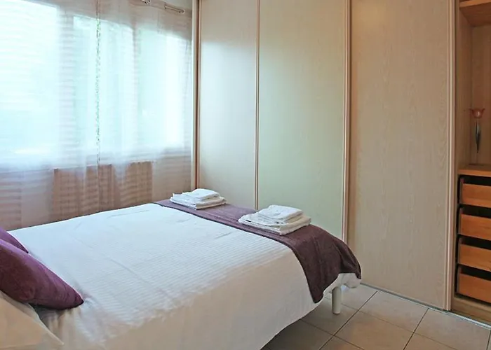 Superb Contemporary 3 Bed *