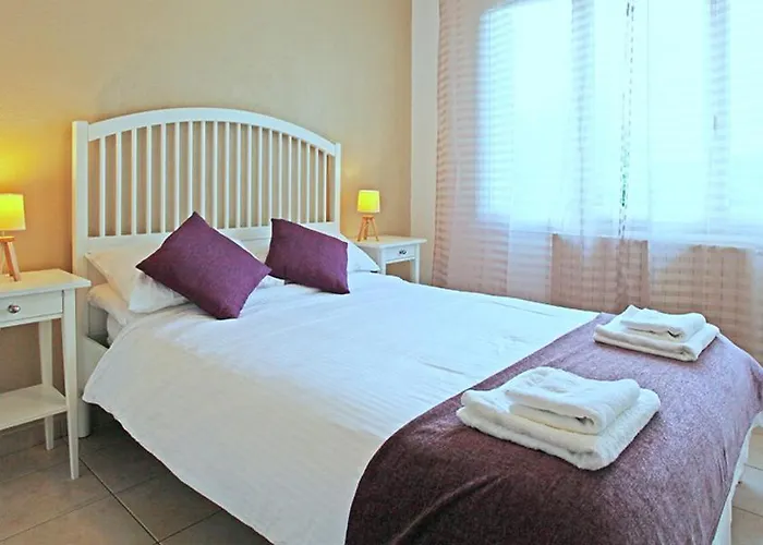 Superb Contemporary 3 Bed